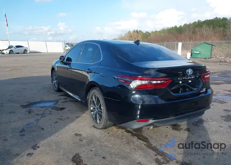 2021 Toyota Camry Xle z USA, uszkodzony, nr VIN 4T1F31AK6MU566410